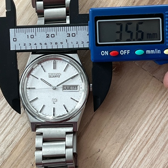 Seiko SQ Vintage Men’s Watch Stainless Bracelet Case Dial Day Date Window - Picture 14 of 16